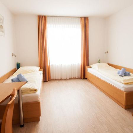 Gastehaus Olympia Reitanlage Munchen-Riem Bed & Breakfast Ngoại thất bức ảnh